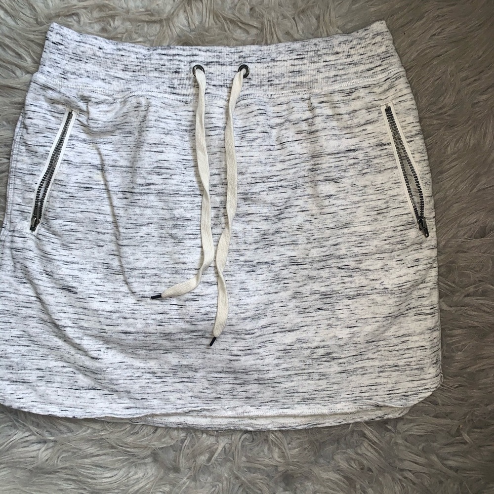 comfortable mesh-like pattern skirt